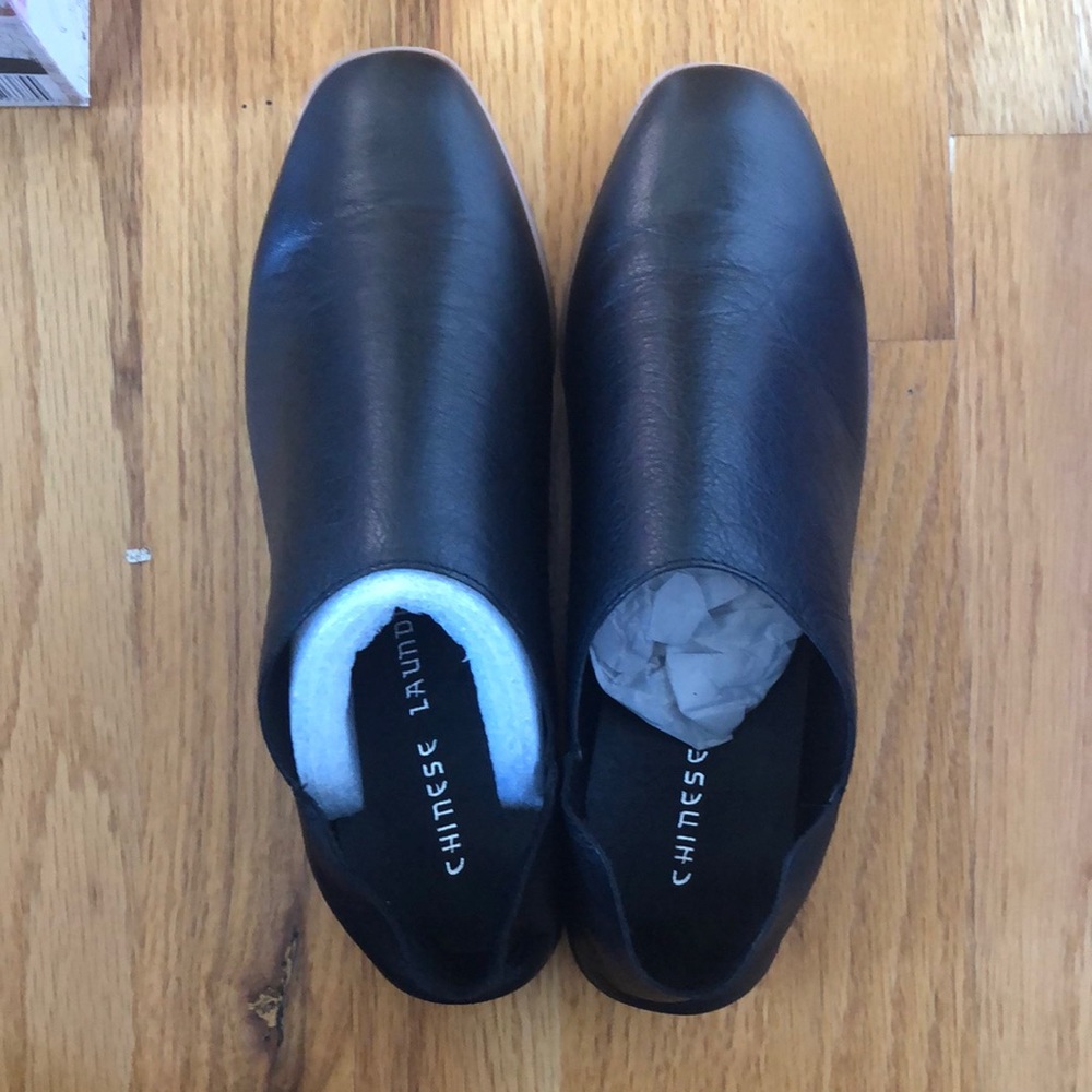Chinese Laundry black leather slip on flats